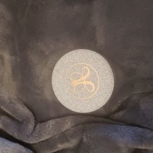Anastasia Beverly Hills Loose Highlighter in Snowflake